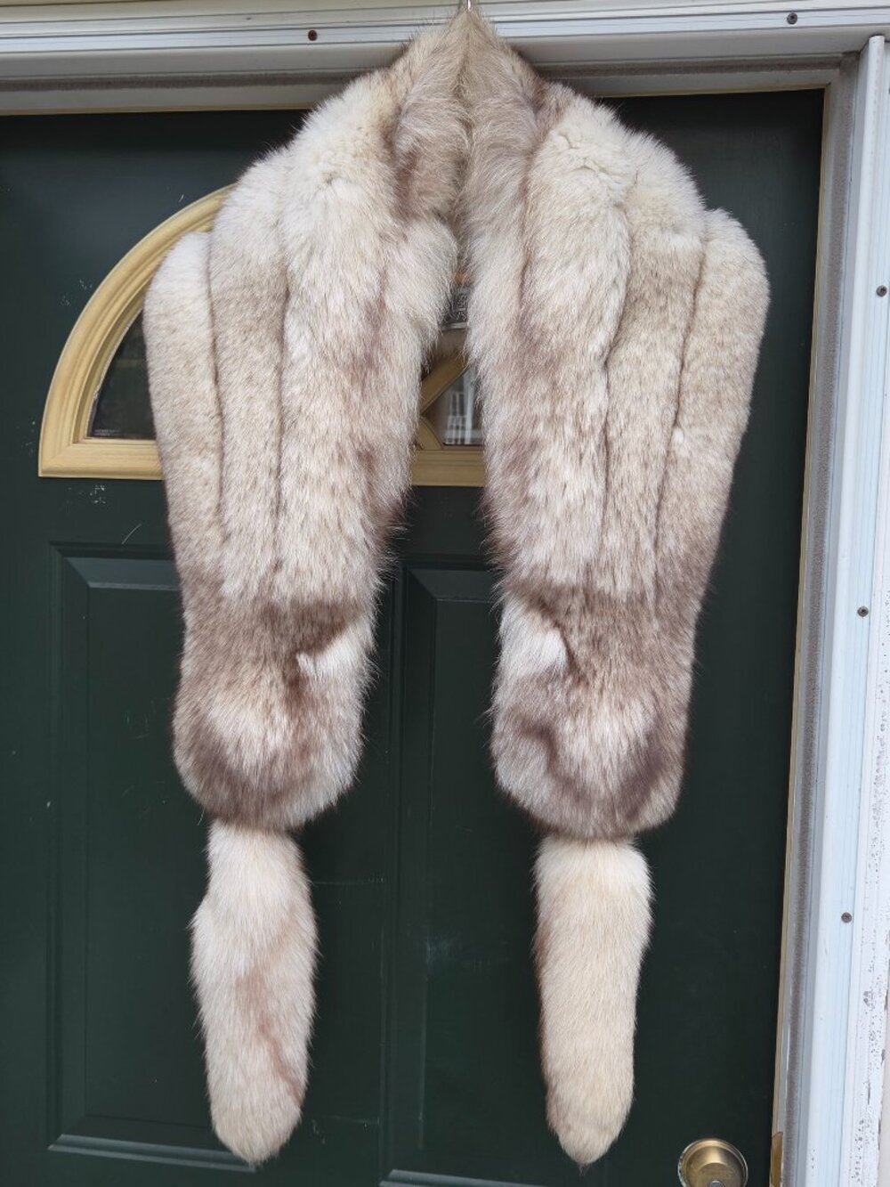Beautiful SAGA Furs Blue Fox Fur Stole Wrap with Tails - Coat Jacket Mob Wife